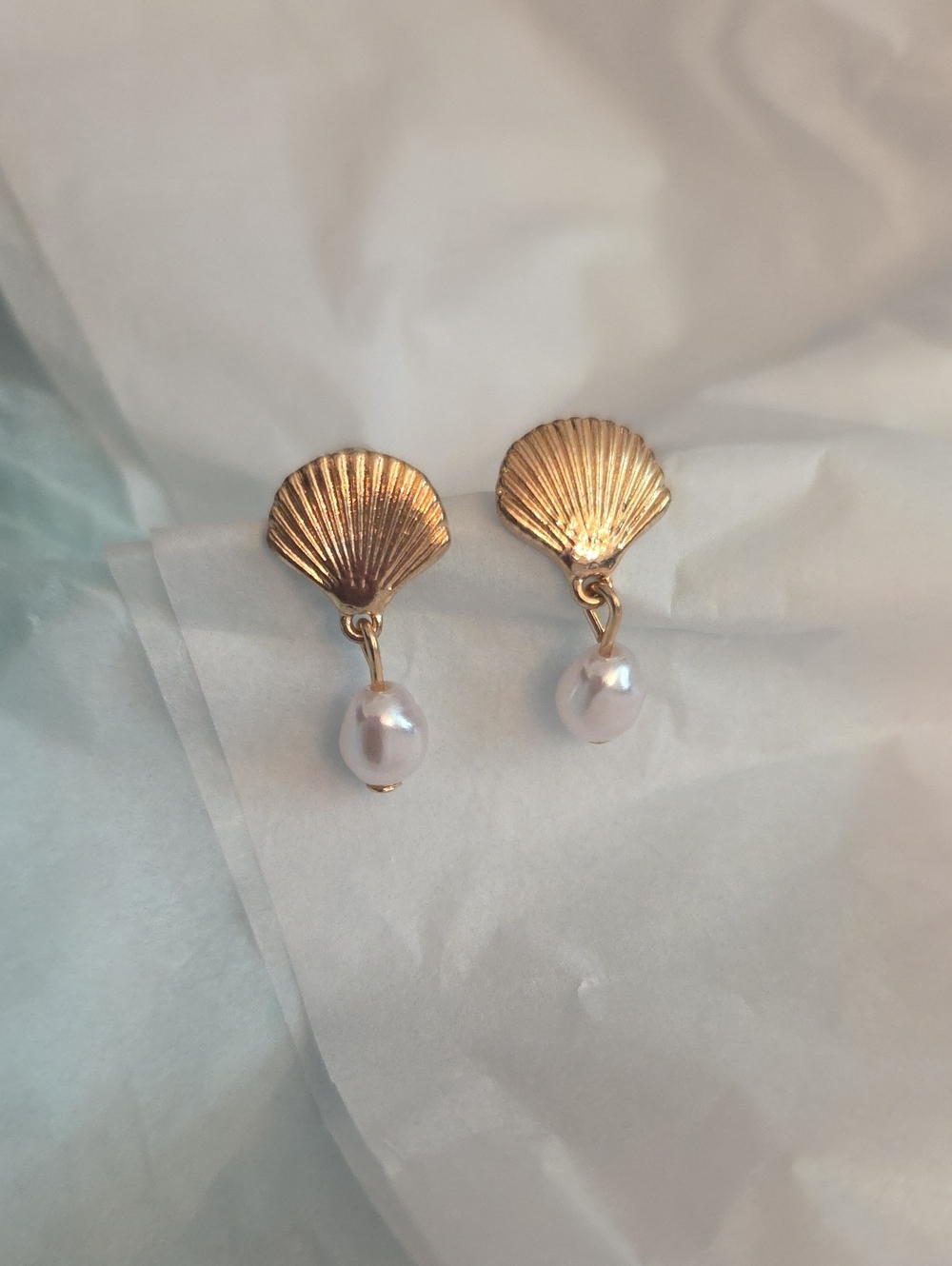 💚5/$20💚Gold Shell Drop Earrings with Pearl Accent